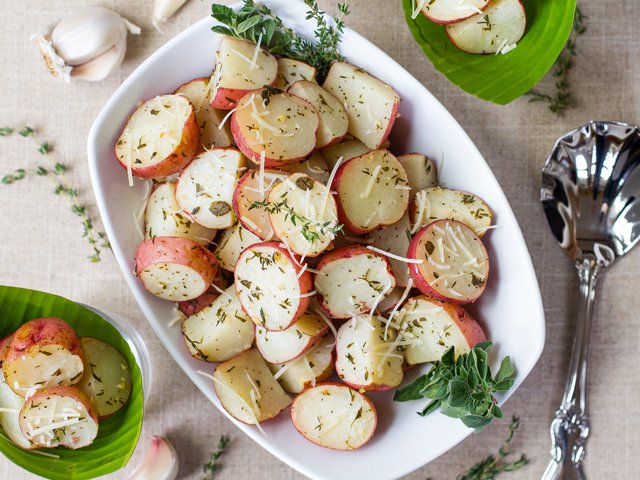 Herb-roasted-potatoes_by Gina Moore.png