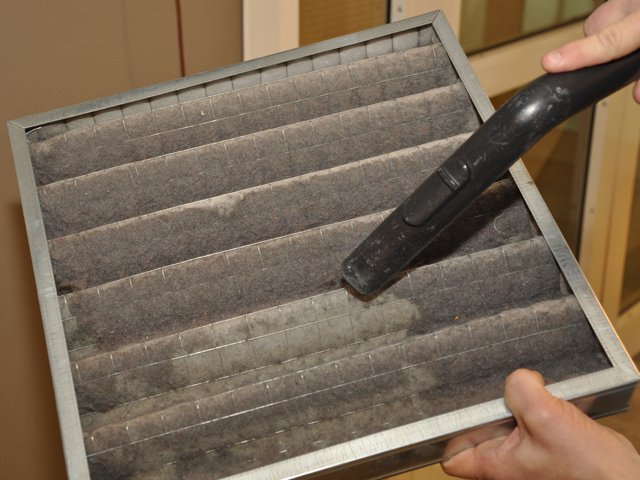 cleaning-air-filter.png