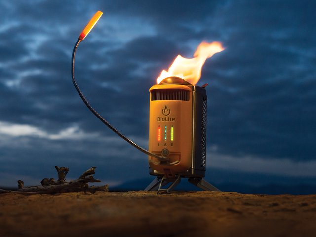 Bio-lite-2-camp-stove-camping-gadgets-2.png