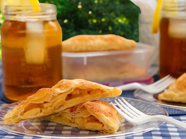 Recipe-0718-PeachTurnovers-7411-by-Gina-Moore.png