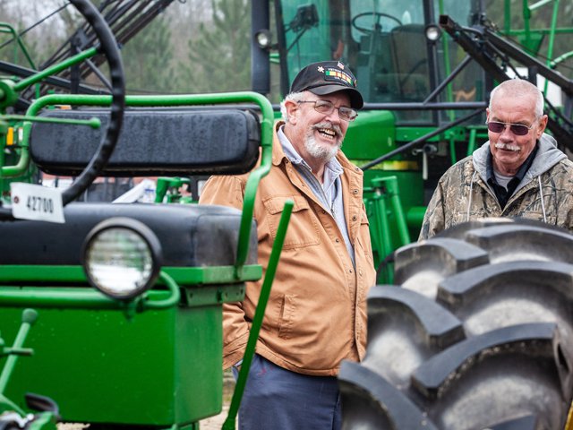 Farm-auction-antique-John-Deere-Tractors-Billy-Wise.png