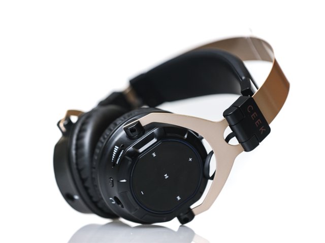 Ceek-4D-headphones.png