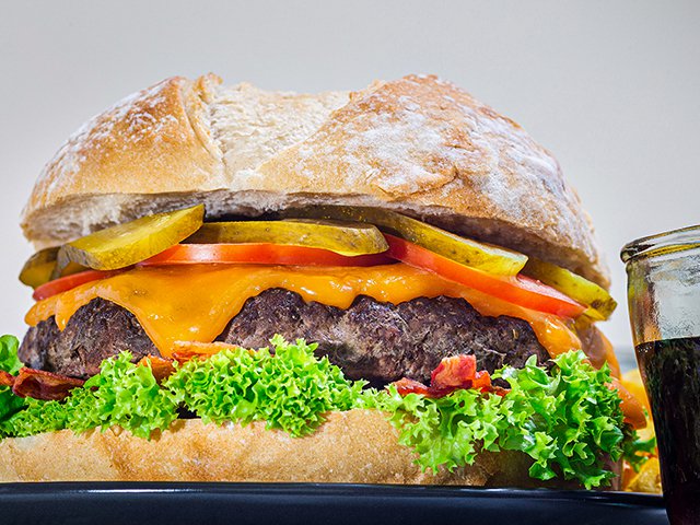 Recipe 0423-burger-6655 by Iuliia Nedrygailova.jpg