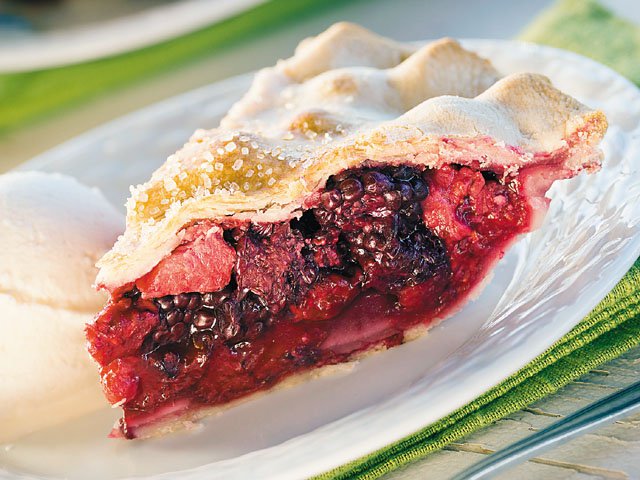 Summer berry pie