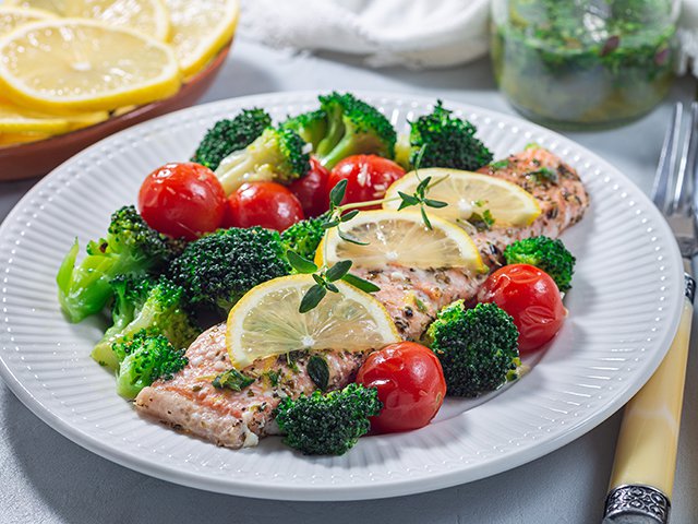 herb-salmon-fillet-with-broccoli-cherry-tomatoes.jpg