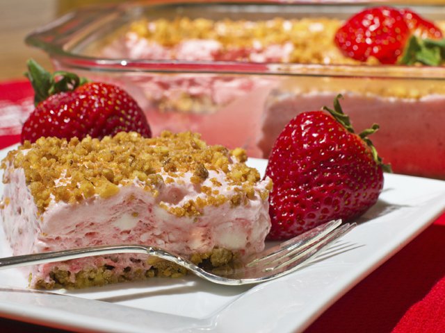 Mama's strawberry dessert
