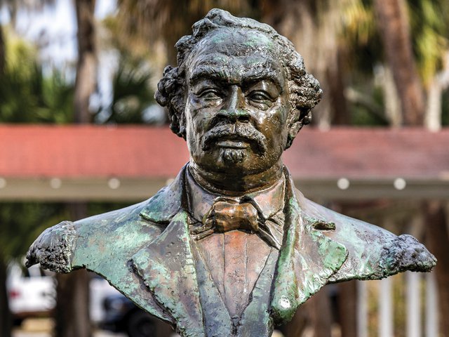 robert-smalls-bust-beaufort-south-carolina.png